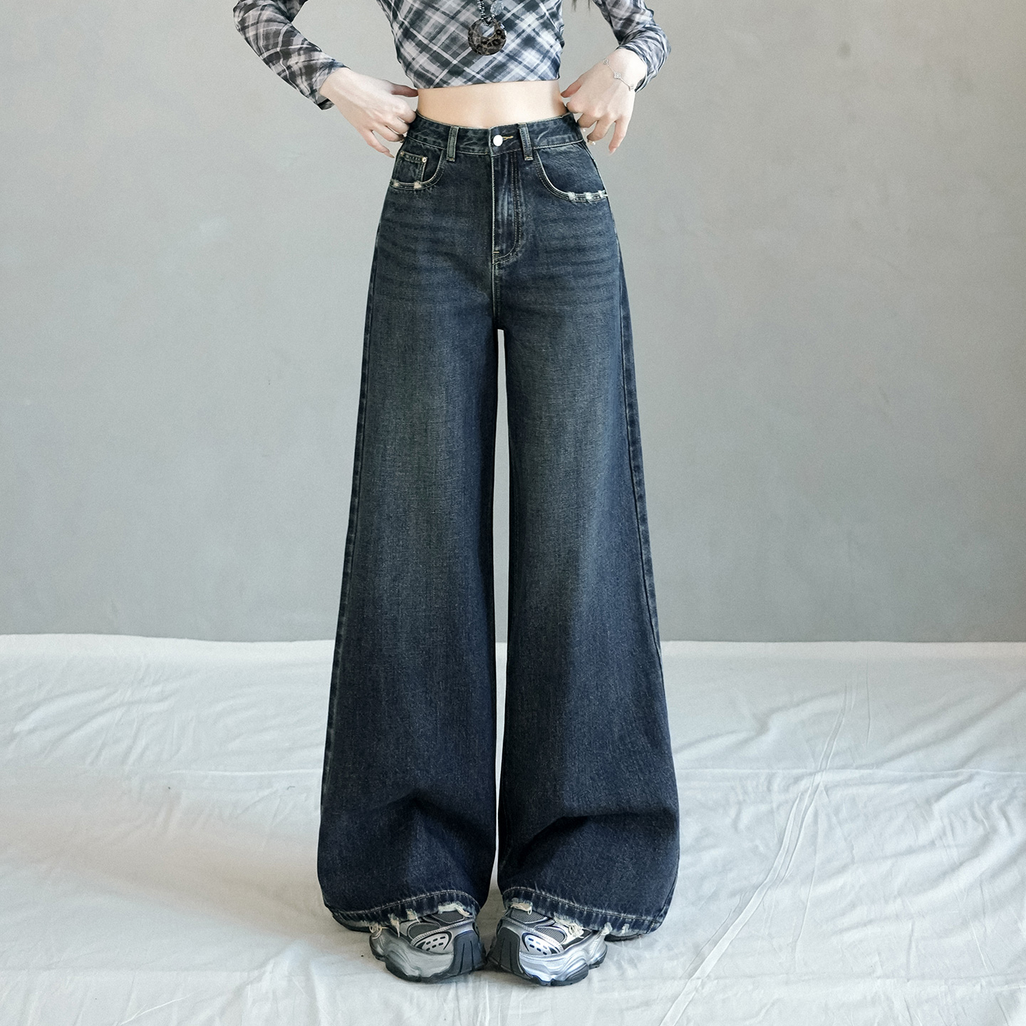 牛仔裤女春秋新款复古蓝美式水洗做旧磨毛设计高腰宽松垂感阔腿裤 - 图0