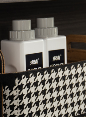 卫浴店阳台卫生间浴室柜化妆品