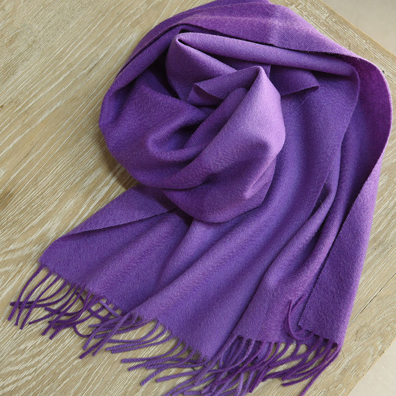 APCSHOP绒尖时尚选 秋冬简约保暖雾紫拼色女士流苏纯山羊绒围巾 - 图2