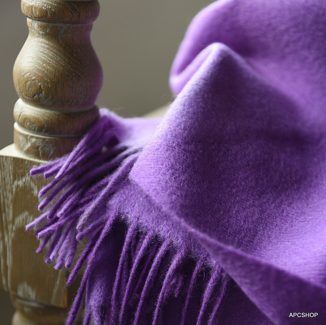 APCSHOP绒尖时尚选 秋冬简约保暖雾紫拼色女士流苏纯山羊绒围巾 - 图0