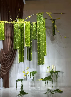 橱窗造景绿色丝带挂饰春季美陈
