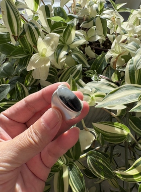 新疆和田玉籽料青花银镶嵌戒指