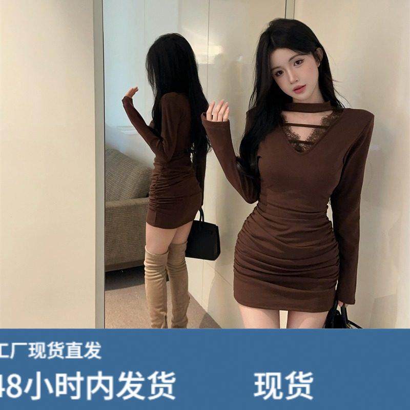 秋冬纯欲风v领拼接蕾丝收腰加厚加绒连衣裙女带肩垫修身包臀短裙,淘宝优惠券,粉丝福利购,淘宝优惠卷