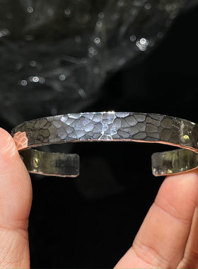 平打不规则锤目纹复古银手镯