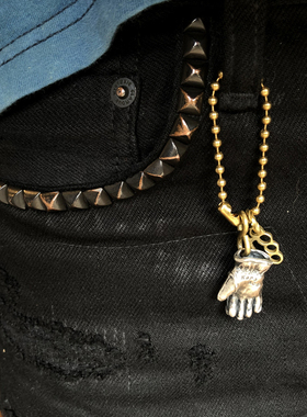 复古闪电手套指虎挂件项链吊坠