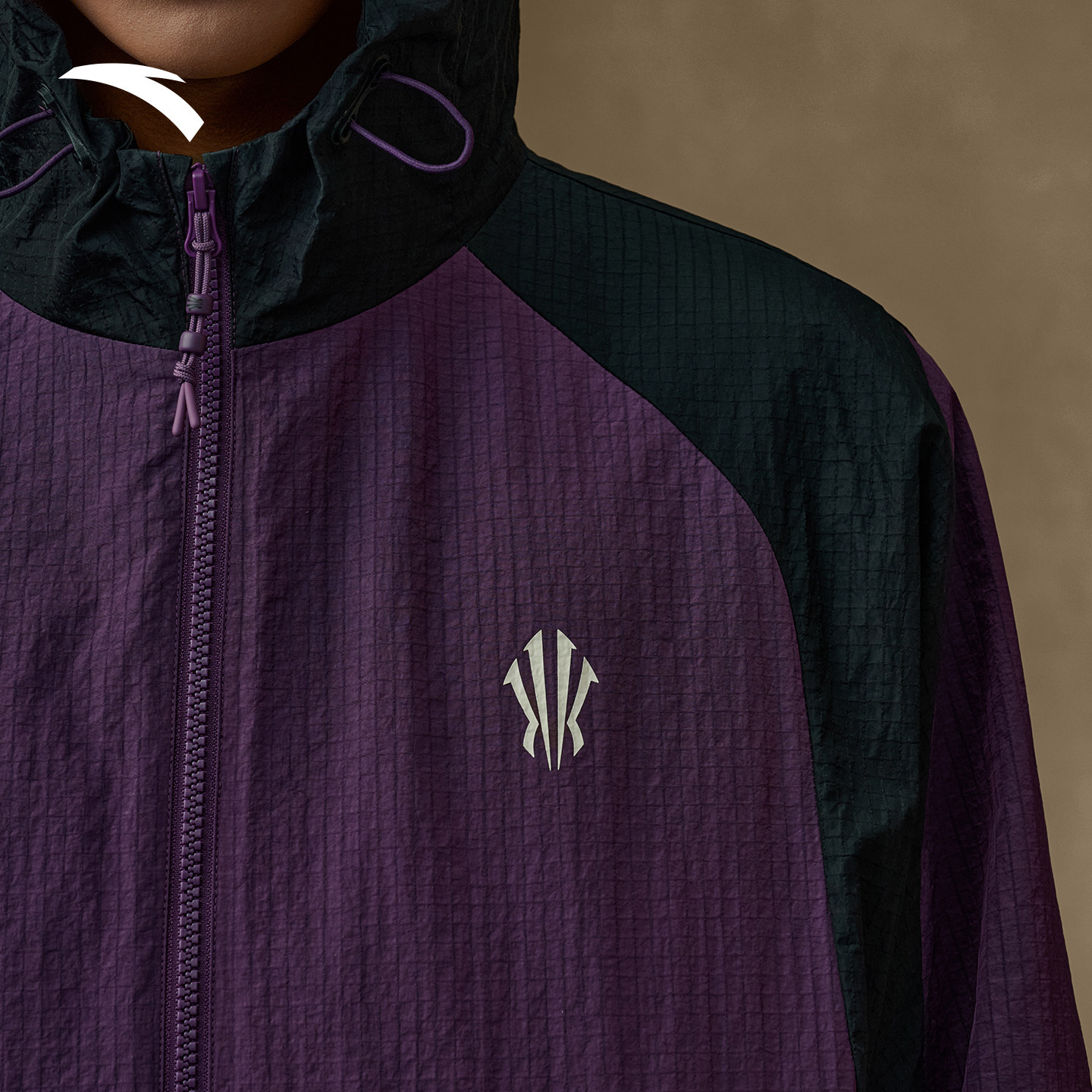 安踏凯里·欧文系列丨美式复古梭织运动外套男女同款172541602N,淘宝优惠券,粉丝福利购,淘宝优惠卷