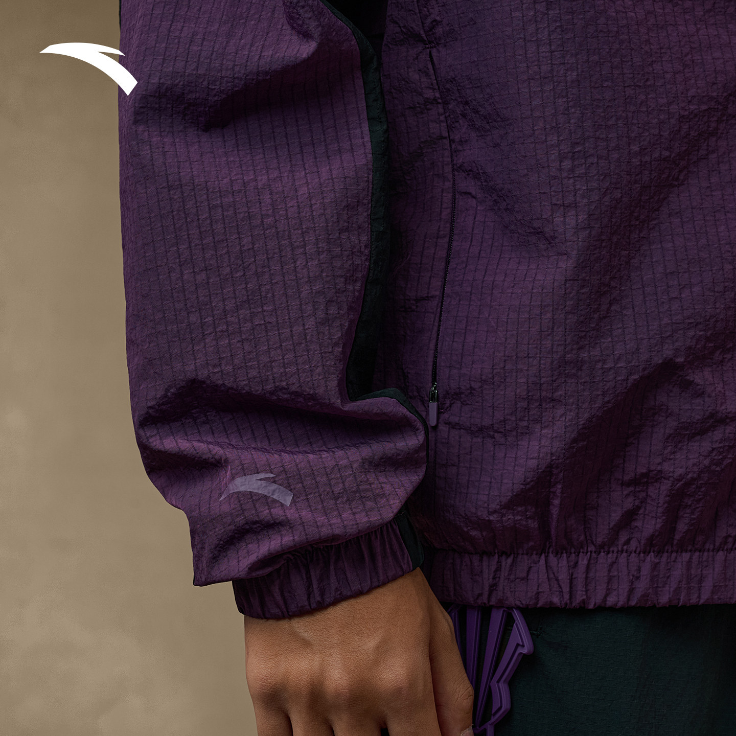 安踏凯里·欧文系列丨美式复古梭织运动外套男女同款172541602N,淘宝优惠券,粉丝福利购,淘宝优惠卷