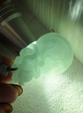 缅甸A货翡翠浅冰蓝钱袋子吊坠