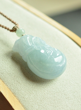 缅甸A货翡翠浅冰蓝钱袋子吊坠