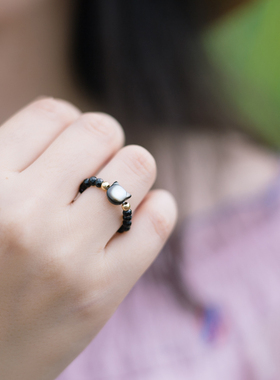 南竹集女黑尖晶石黑贝母戒指