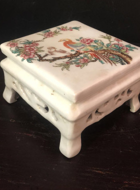 民国粉彩花鸟图案四方仿古风桌子