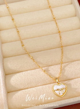 真金电镀树脂爱心椭圆形花朵项链精致气质锁骨链感轻奢项饰女