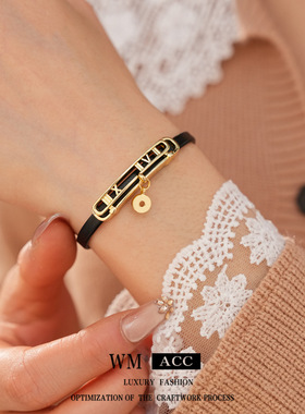 时尚气质黑色皮革圆形卡扣手链女感轻奢手环个性小众手饰