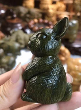 绿檀木雕刻兔子手把件桌面小摆件木质可爱兔生肖兔创意文玩工艺品