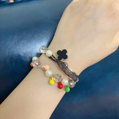 本店订单+1元即可换购一条手链 随机不可指定哦，每单可多换