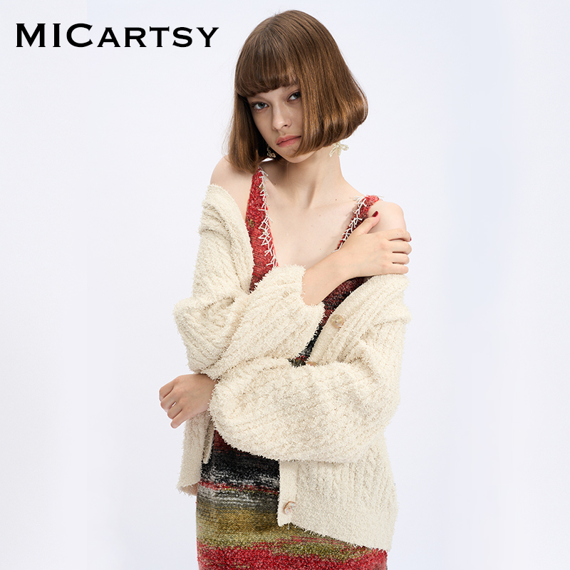 MICartsy王紫珊2023秋冬新款贝母扣装饰灯笼袖针织开衫外套RG007