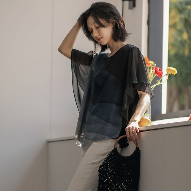 ເສື້ອ chiffon ພິມສະຫມໍ່າສະເຫມີທີ່ມີການພິມແສງສະຫວ່າງ