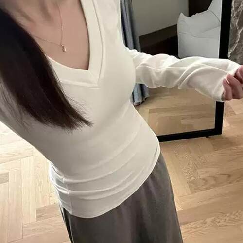 白色V领正肩长袖T恤女早秋季大码胖mm修身显瘦内搭打底衫辣妹上衣 - 图1