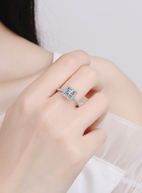 s925银镀18K金戒指女神款公主方莫桑石女指环镀pt950铂金结婚介子