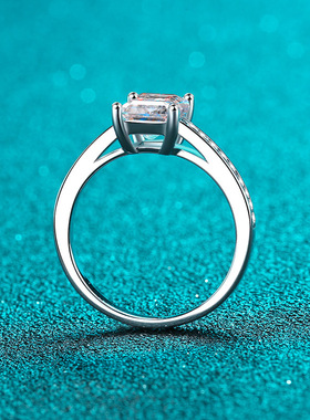 s925银镀18K金戒指女莫桑石指环镀pt950铂金介子雷迪恩祖母绿指环