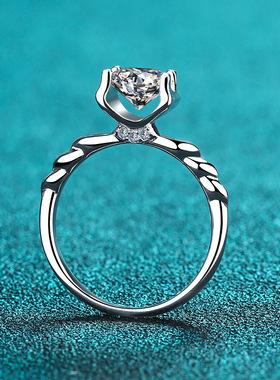 s925银镀18K金戒指女莫桑石结婚指环镀pt950铂金牛头介子轻奢时尚