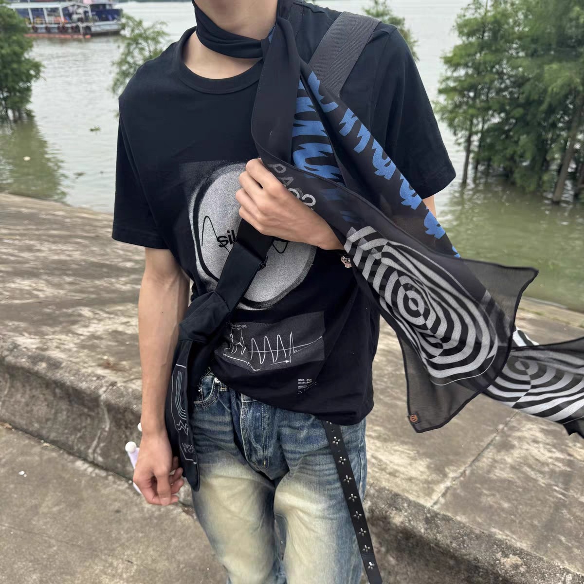 『当天发货』Undercover 06ssT期漩涡印花丝巾 小众百搭围巾