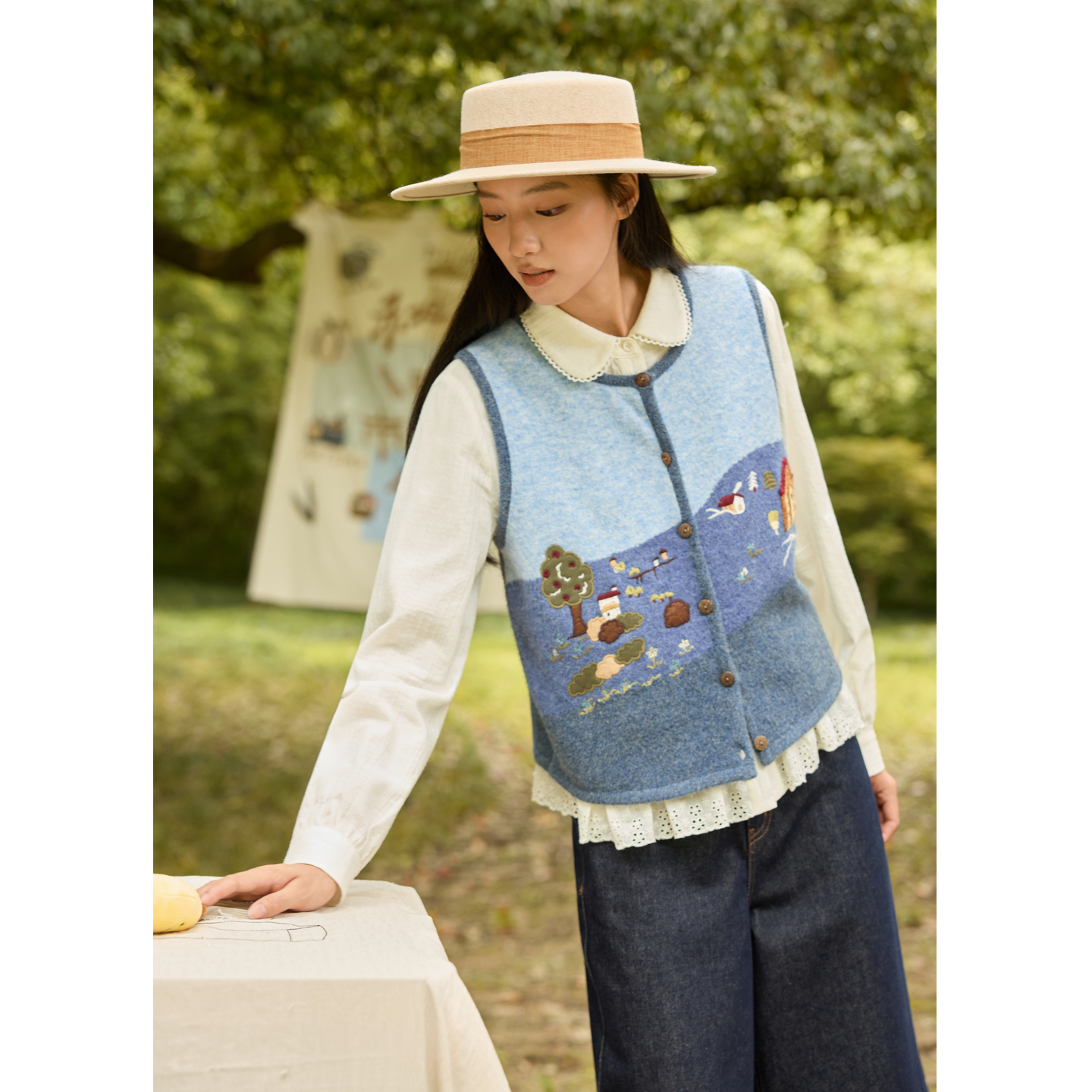 紫涵圆领无袖针织马甲背心女2025秋季新款田园风手工刺绣叠穿马夹 - 图2