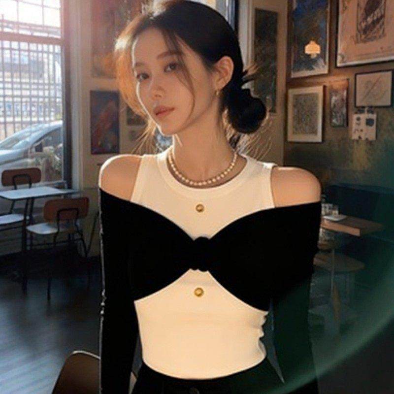 韩系氛围感穿搭黑白拼接露肩针织衫女秋冬设计感小众气质修身上衣,淘宝优惠券,粉丝福利购,淘宝优惠卷