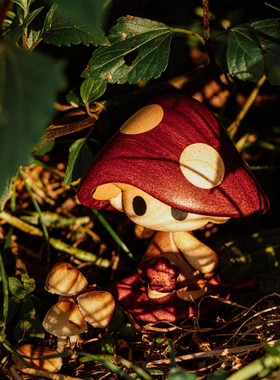 原创设计Winki蘑菇人实木雕刻潮玩手办ins风桌面摆件送礼高级感