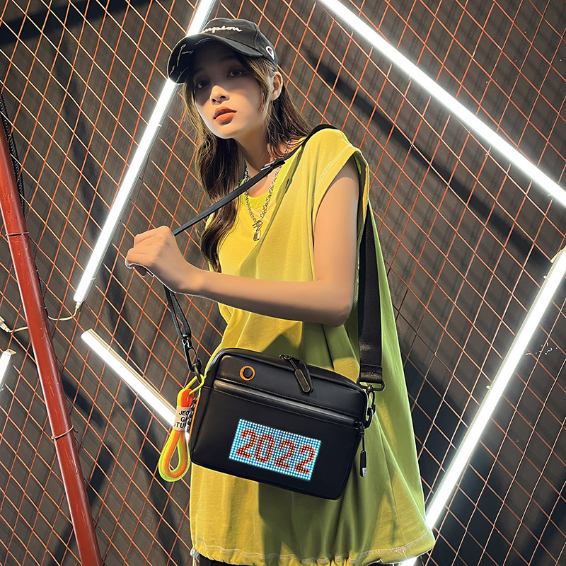 LED像素斜挎包潮流个性单肩包小众休闲青年时尚男女防水小方包包,淘宝优惠券,粉丝福利购,淘宝优惠卷
