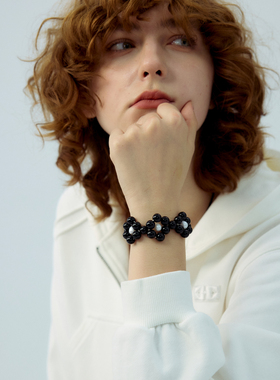 RiverineAdara多色花朵手链