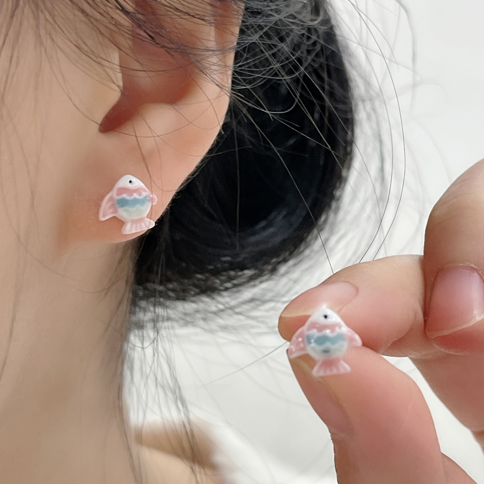 可爱的陶瓷小鱼耳钉创意小众设计感新款耳饰甜美可爱小巧少女耳环