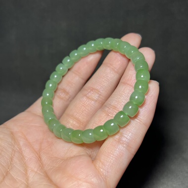 和田玉碧玉果绿色直切手链颜色清新淡雅均匀无瑕疵碧玉手串尺寸7