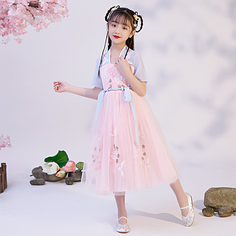  童依瑄汉服