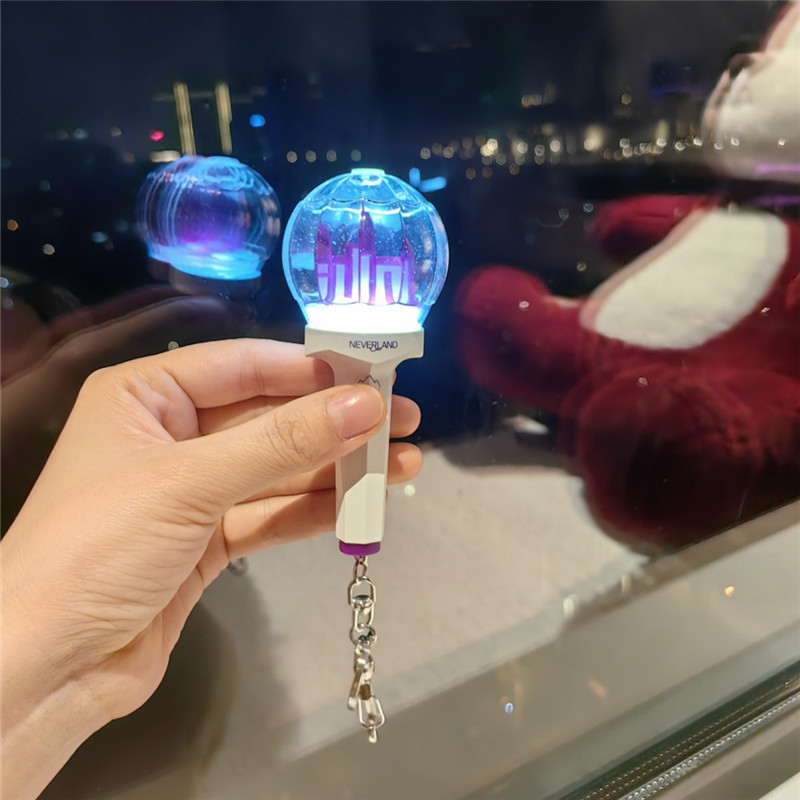 gidle 二代应援棒钥匙扣 城堡灯挂件 宋雨琦MINNIE女娃周边亮灯 - 图2