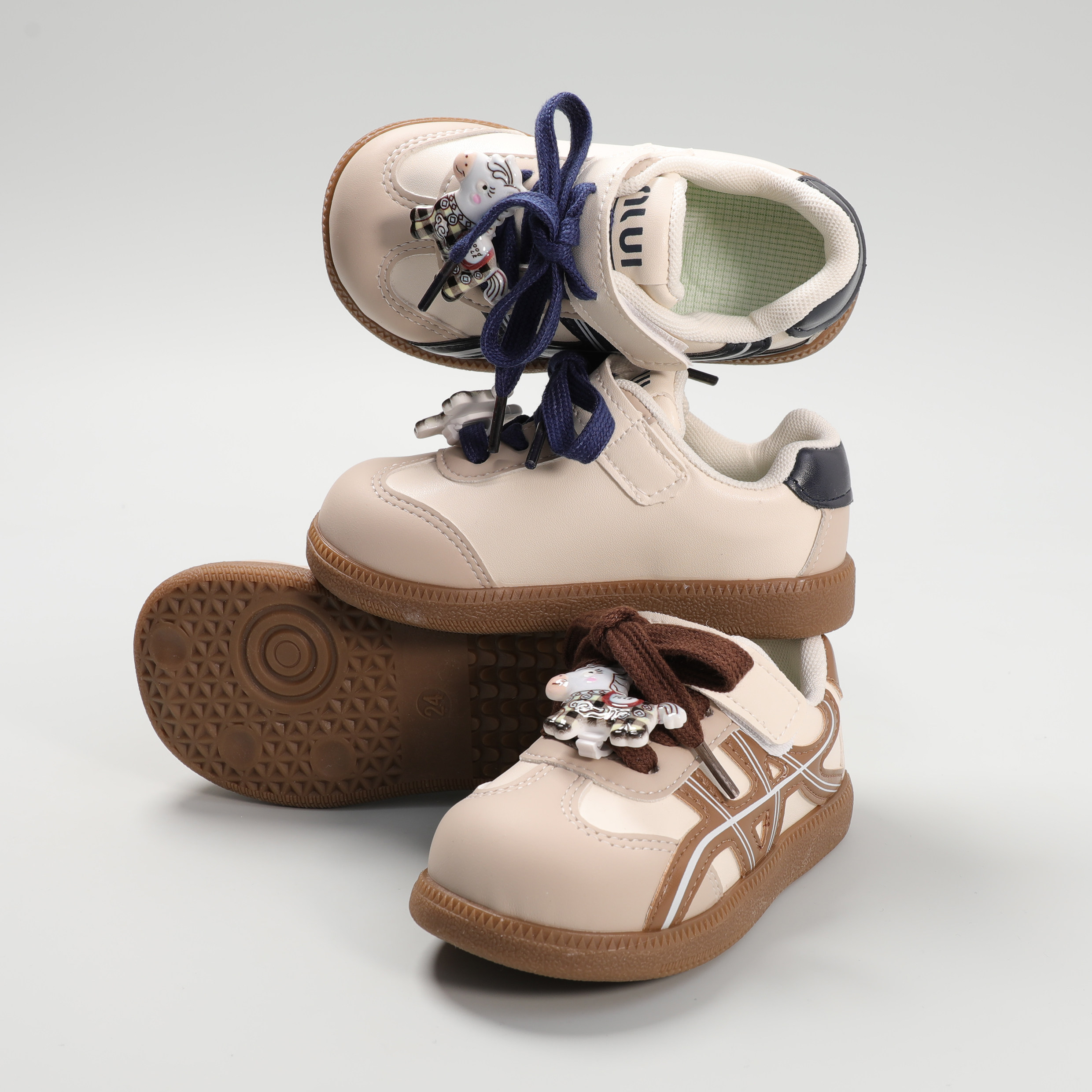 复古百搭男女童运动鞋卡通装饰魔术贴软底舒适板鞋低帮可爱休闲鞋,淘宝优惠券,粉丝福利购,淘宝优惠卷