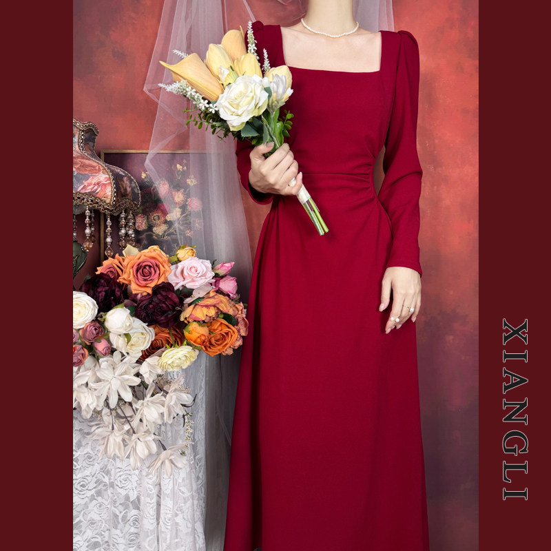 巷里法式复古红色连衣裙秋冬方领赫本显瘦气质优雅结婚敬酒小礼服
