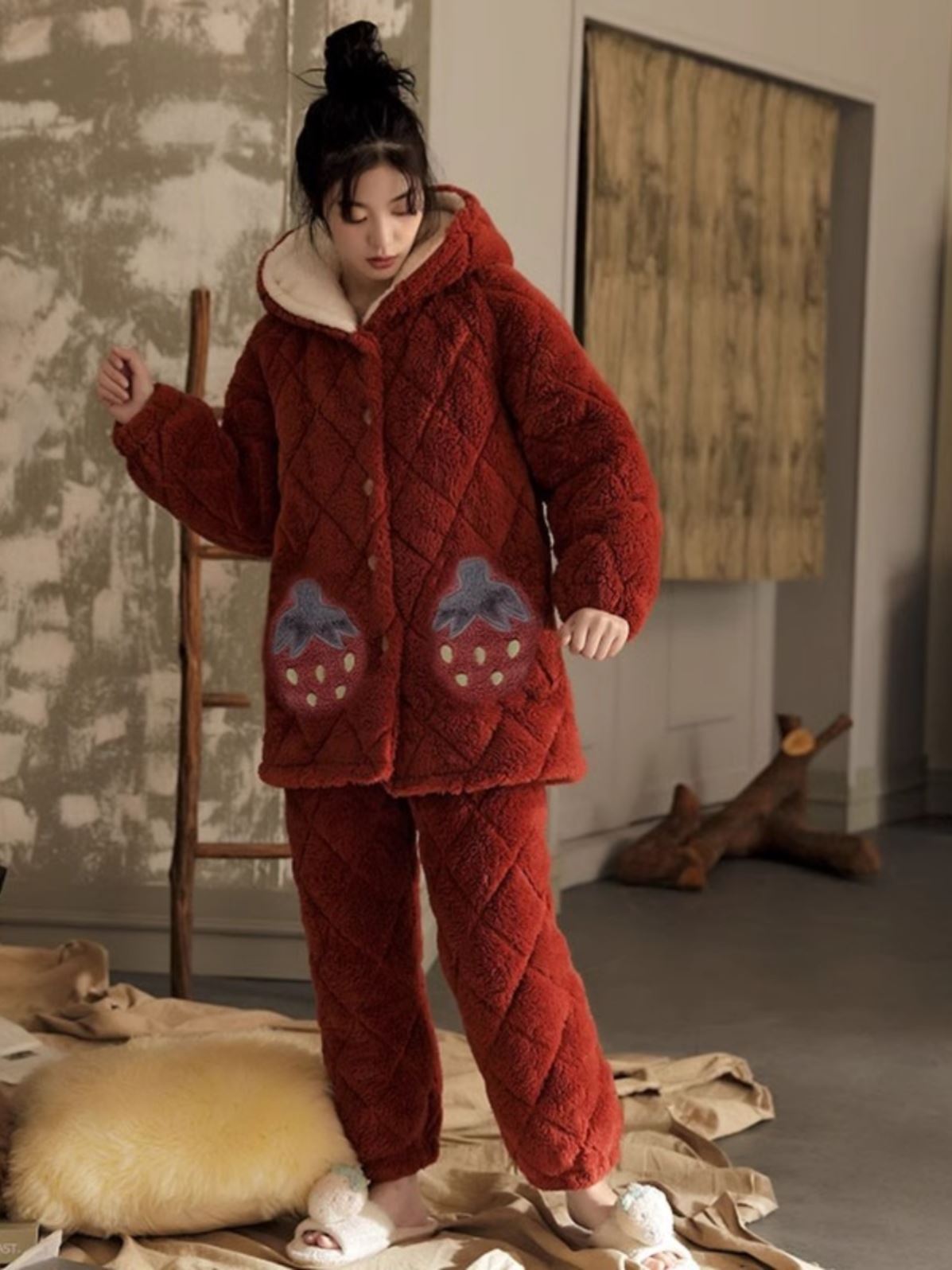 草莓睡衣女冬季珊瑚绒加绒加厚2023年新款三层夹棉超厚红色家居服