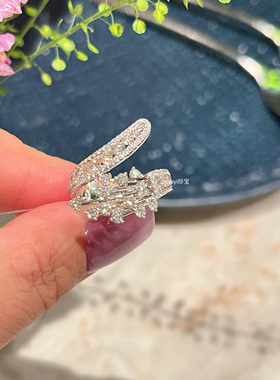 18k金钻石戒指 一束花的设计