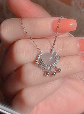 吉祥如意平安锁项链轻奢小众白玉髓长命锁送闺蜜生日礼物女生