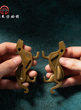 陕历博铜师傅战国杜虎符铜摆件
