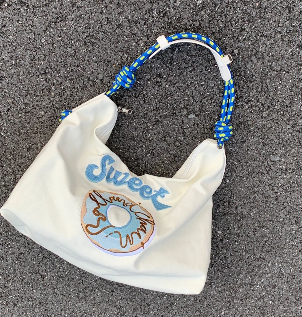 奶昔白!小众日系托特包包女2025新款刺绣甜甜圈斜挎单肩包大容量 - 图2