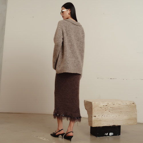 SELLYNEAR孕妇毛衣冬季2025新款时尚宽松长袖法式复古老钱v领上衣 - 图2