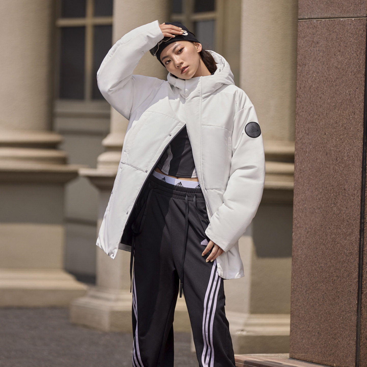 休闲保暖连帽鸭绒羽绒服男女adidas阿迪达斯官方outlets轻运动