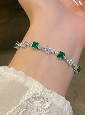 在逃公主仿真祖母绿水晶手链女