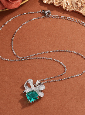 璀璨孔雀绿宝石戒指蝶舞花香蝴蝶