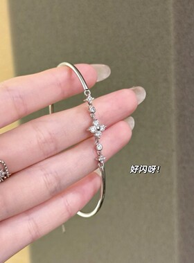 新款四叶草半镯手链女甜美可爱感小众设计简约感