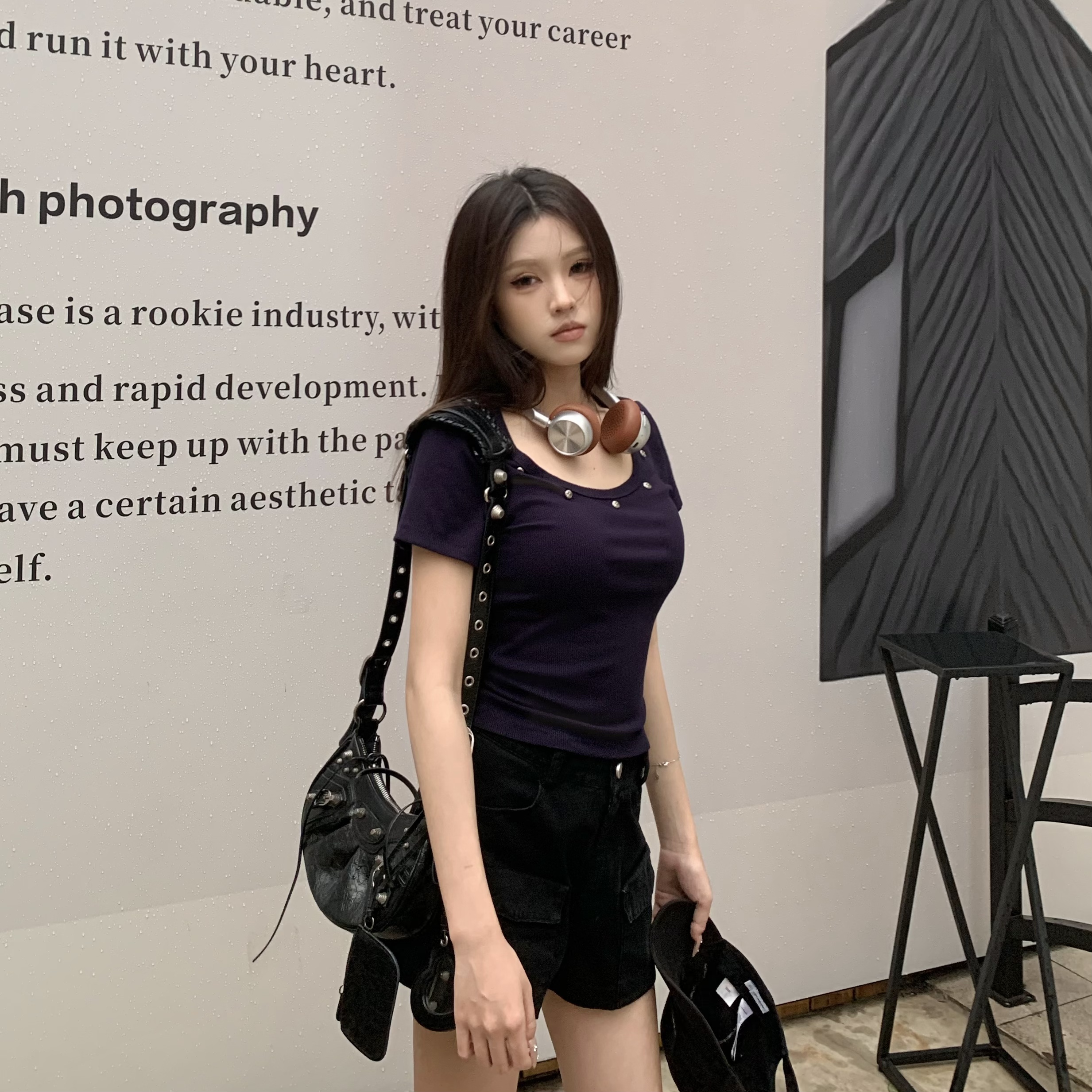 3MER哦哦三妹纯欲辣妹U领铆钉短袖T恤女夏季美式短款修身正肩上衣 - 图3