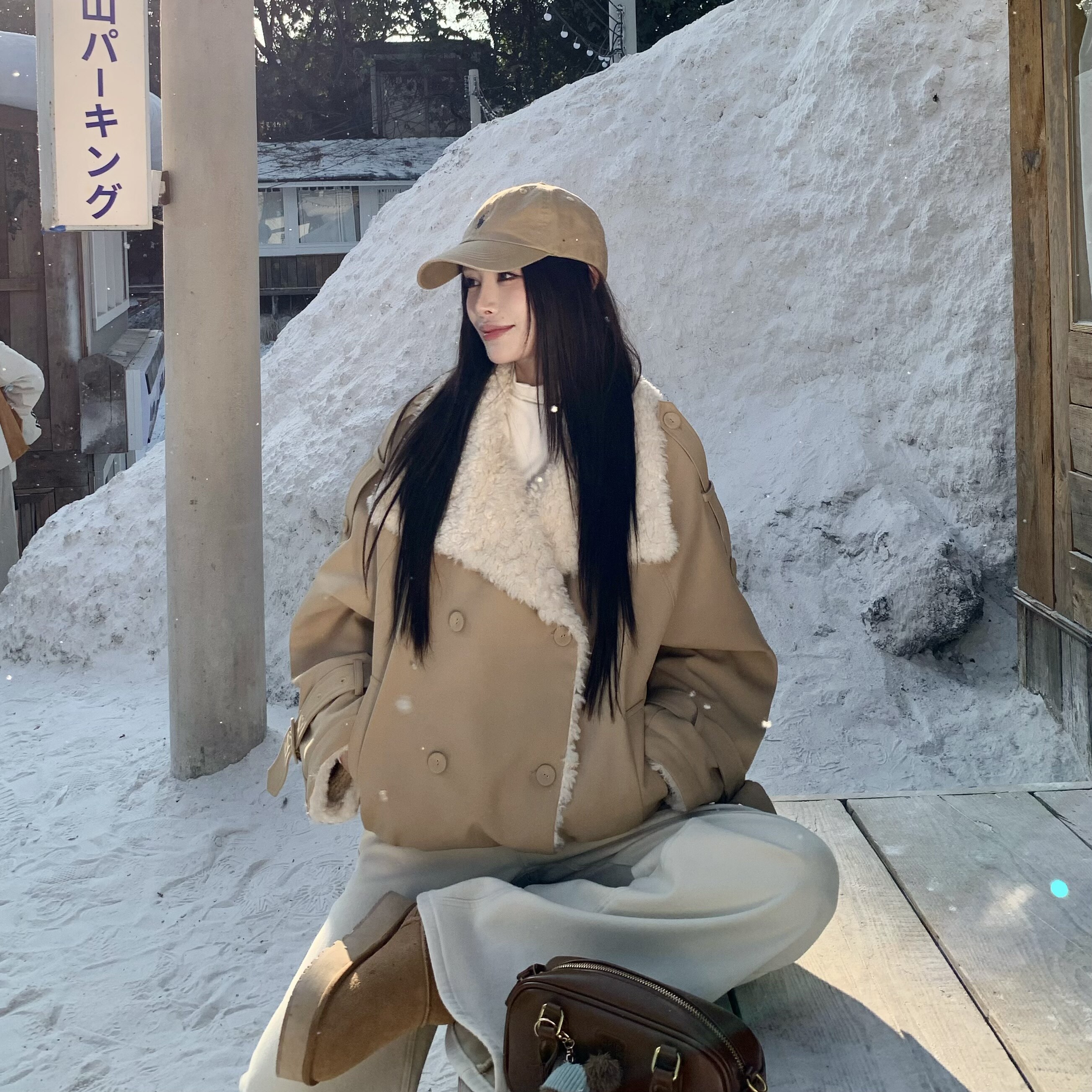 3MER哦哦三妹 卡其色拼接羊羔毛翻领外套女冬季保暖短款工装风衣,淘宝优惠券,粉丝福利购,淘宝优惠卷