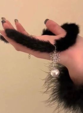 冬日恋人 雪花珍珠项链choker毛绒绒锁骨链小众轻奢圣诞节颈链女